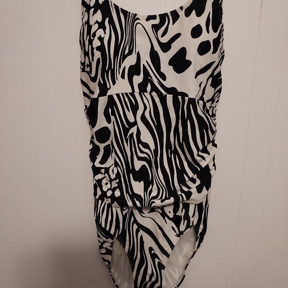 Shape fx bathing suit size 10  new